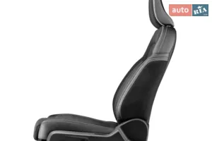 Спортивные сидения R-design отделаны из кожи / нубука